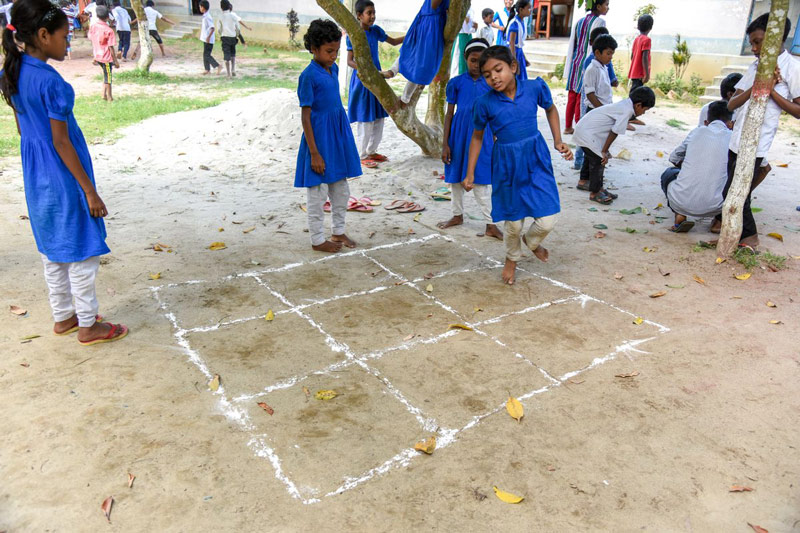 bangladesh-kids-playinggames